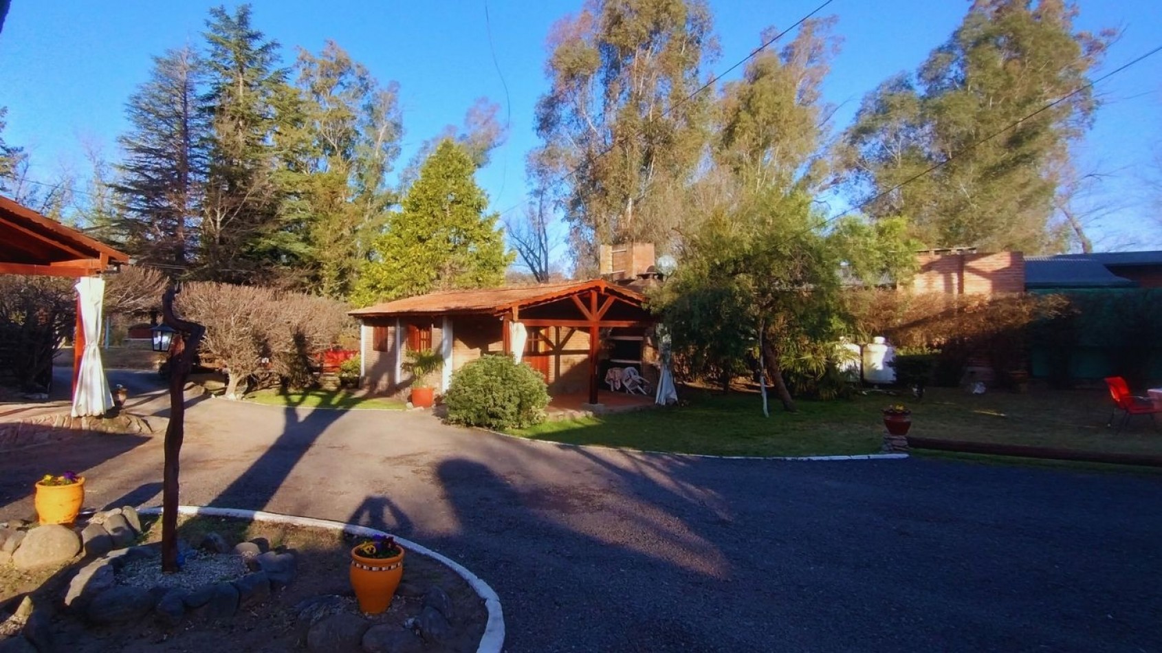 HERMOSO COMPLEJO DE CABAÑAS + CASA PRINCIPAL EN SANTA ROSA DE LA CALAMUCHITA A METROS DEL RIO