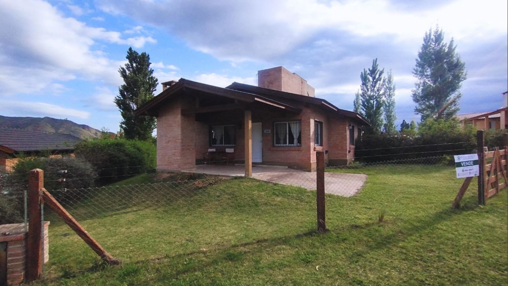 EXCELENTE OPORTUNIDAD DE INVERSION: 2 CASAS ADOSADAS EN VILLA GENERAL BELGRANO