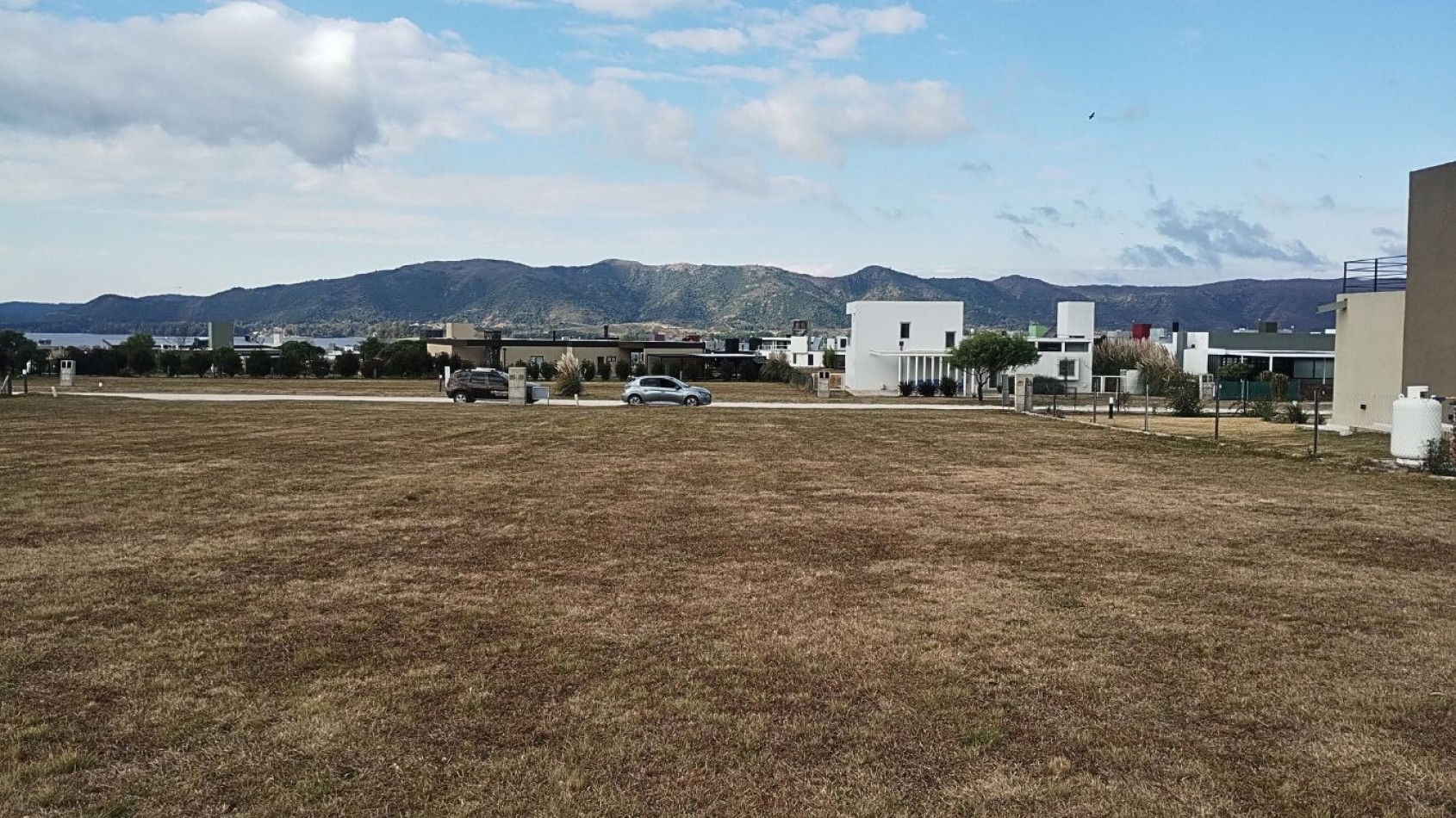  Lote en venta en Country Nautico Puerto del Aguila frente al Lago Los Molinos. 