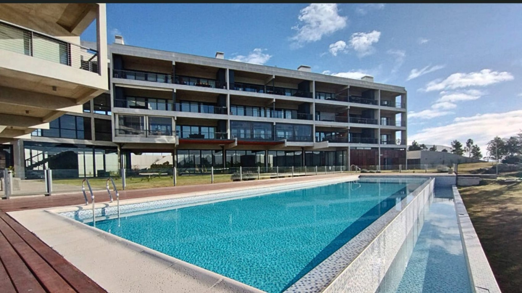  Lote en venta en Country Nautico Puerto del Aguila frente al Lago Los Molinos. 