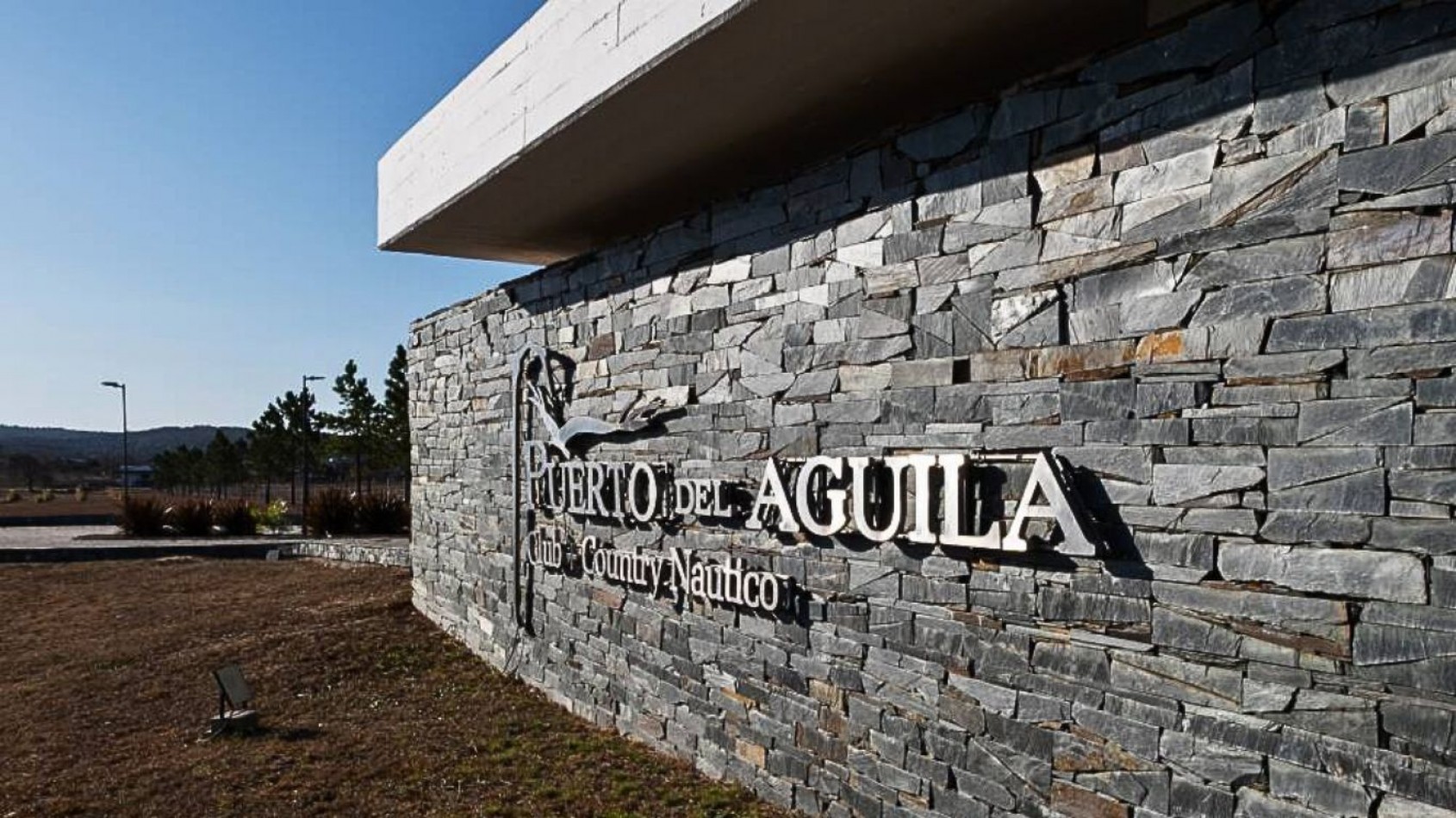  Lote en venta en Country Nautico Puerto del Aguila frente al Lago Los Molinos. 