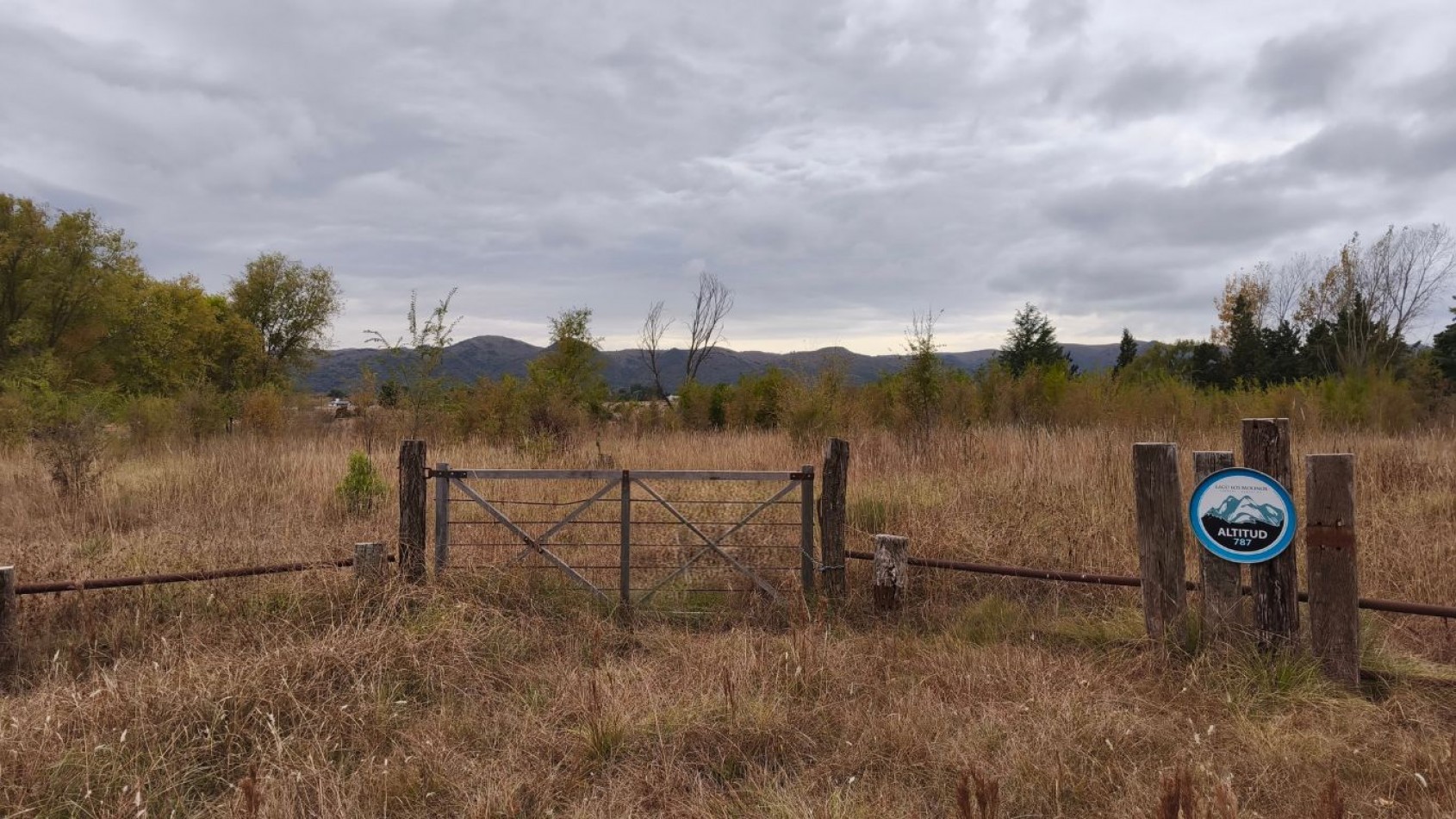 LOTE EN VILLA CIUDAD PARQUE PROXIMO AL LAGO LOS MOLINOS