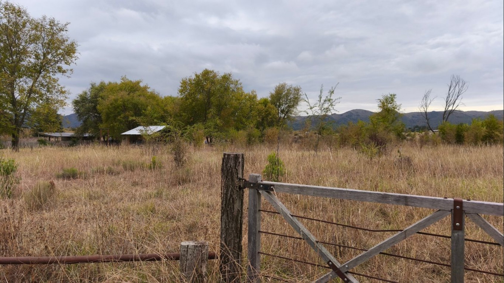LOTE EN VILLA CIUDAD PARQUE PROXIMO AL LAGO LOS MOLINOS