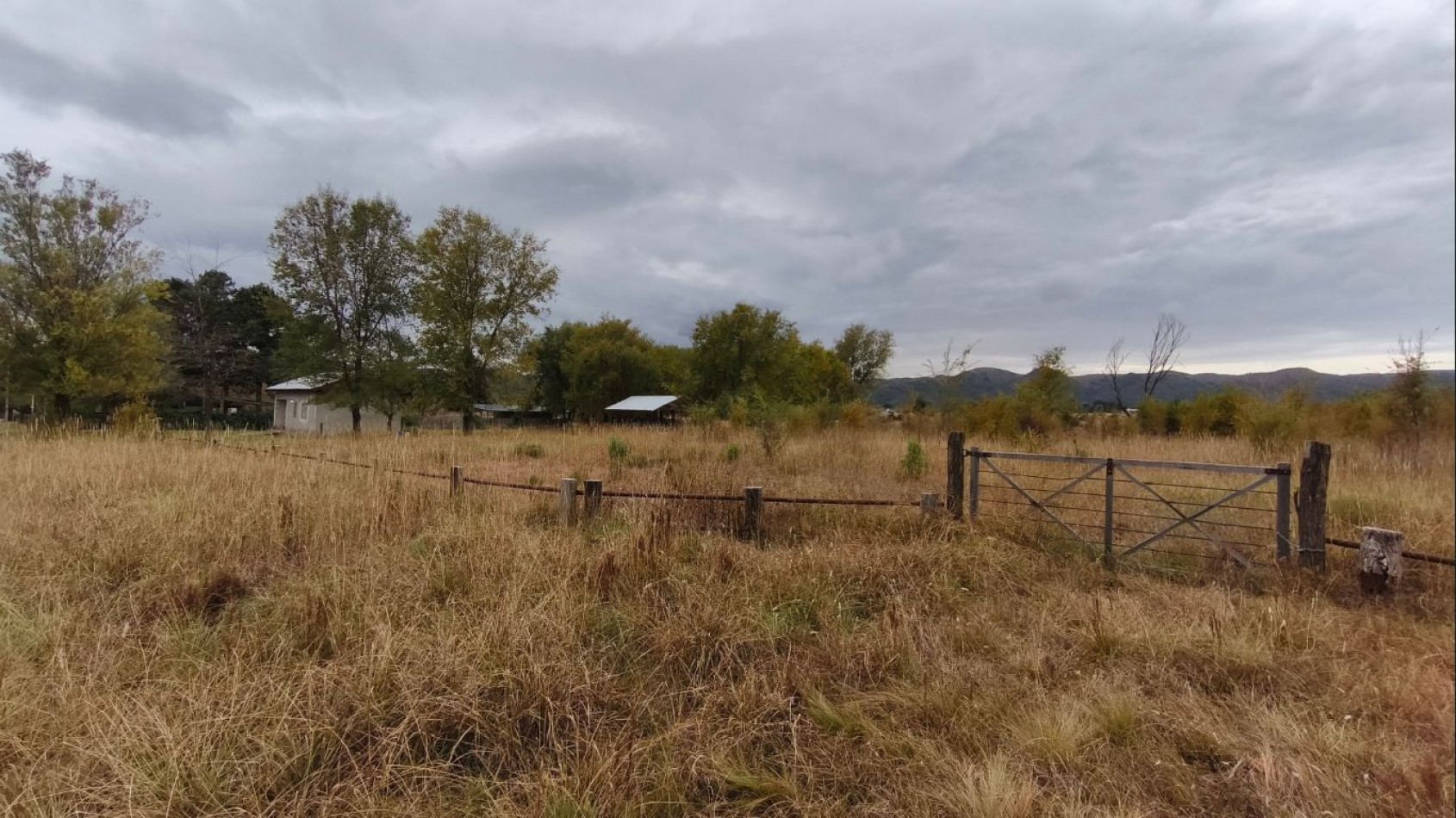 LOTE EN VILLA CIUDAD PARQUE PROXIMO AL LAGO LOS MOLINOS